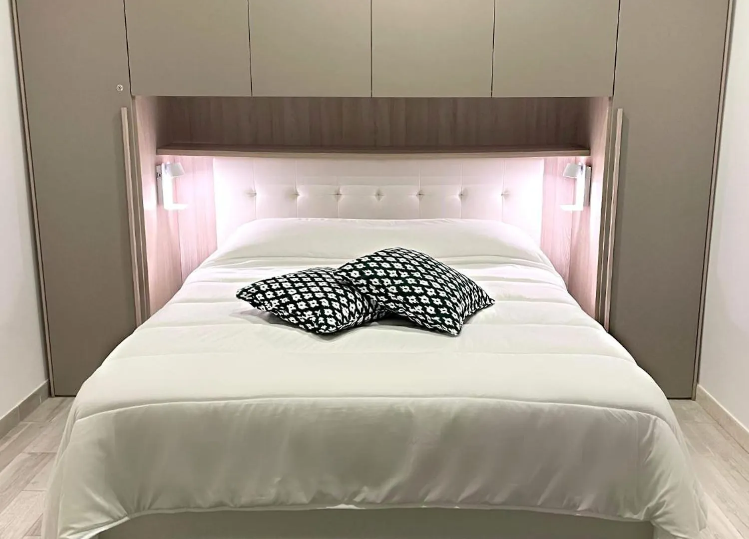 Kleos 9229 Apartment Syracuse Italy