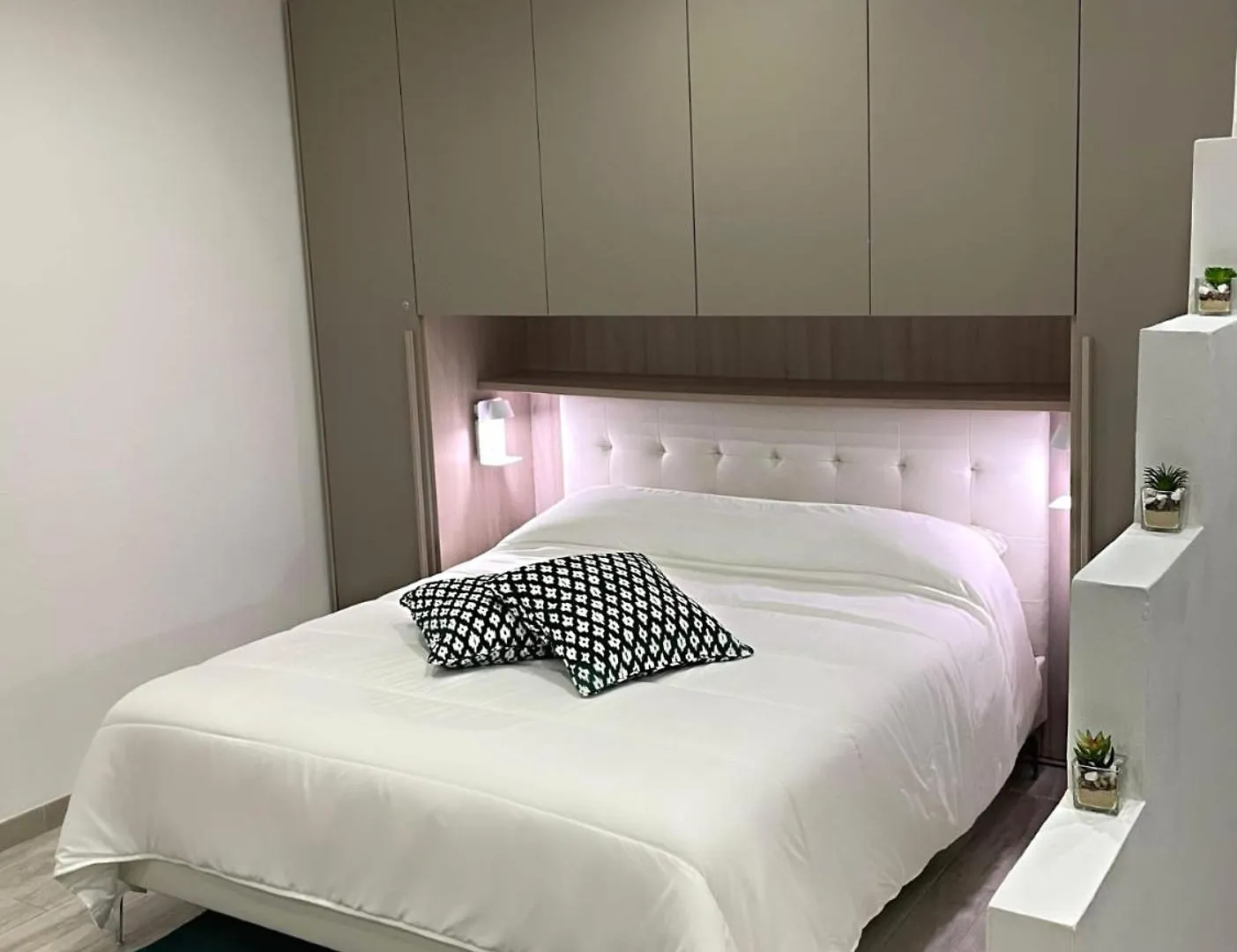 Kleos 9229 Apartment Syracuse Italy
